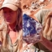 woman sells large amethyst 136555