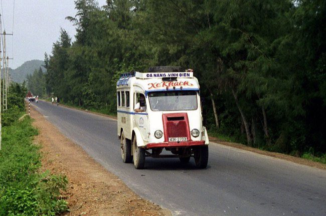 Renault Goélette with license plate 43K-27-03 running on the Da Nang - Vinh Dien route.