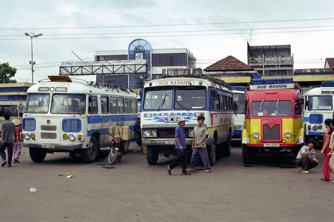 A Renault Goélette parked next to larger PAZ and Desoto buses in Da Nang.