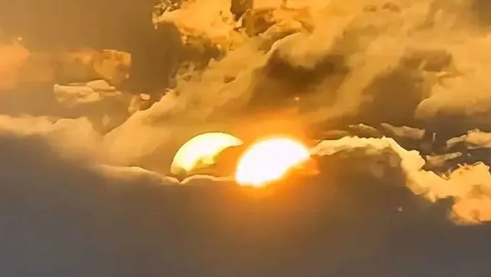 Two "Suns" captured by residents of Yibin, Sichuan