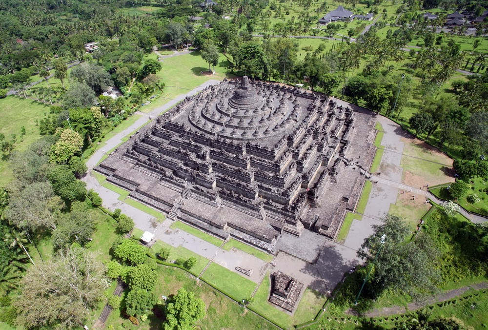 The six lower levels of Borobudur feature a polygonal layout with 20 sides, while the three upper levels have a circular design, representing the most refined aspect of the structure.