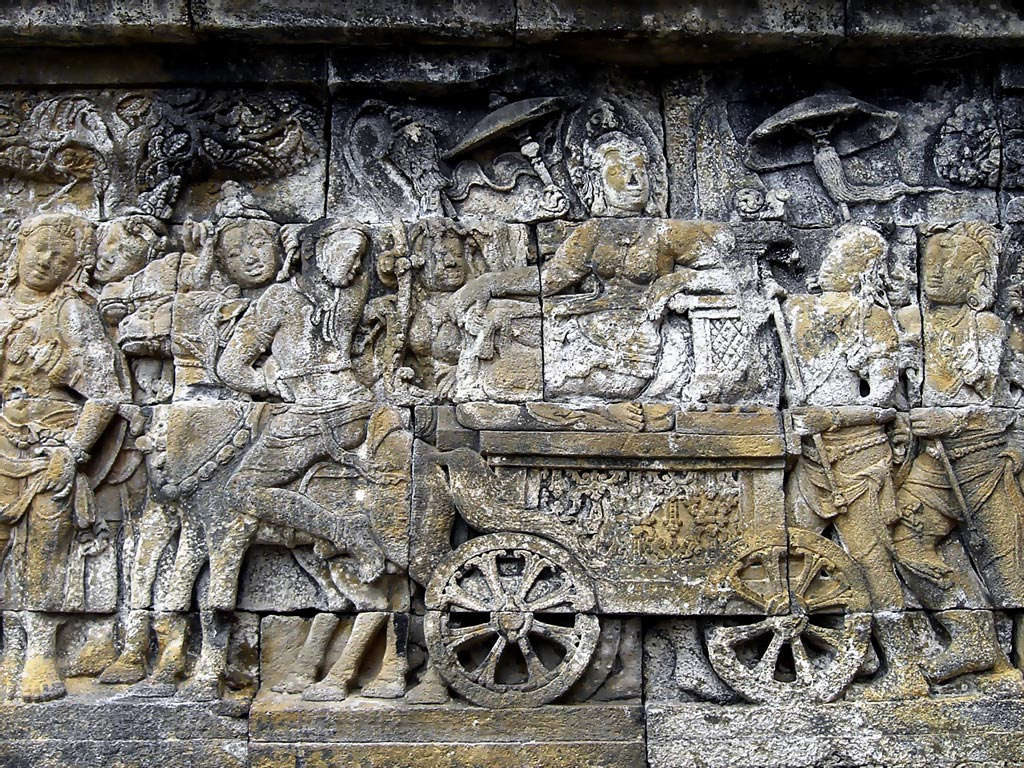 The walls of the six lower levels of Borobudur are adorned with intricate reliefs, depicting the life of Buddha, bodhisattvas, and enlightened heroes, along with Buddhist teachings.