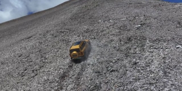 a chinese car sets a world record for the highest altitude reached by a hybrid car 135594