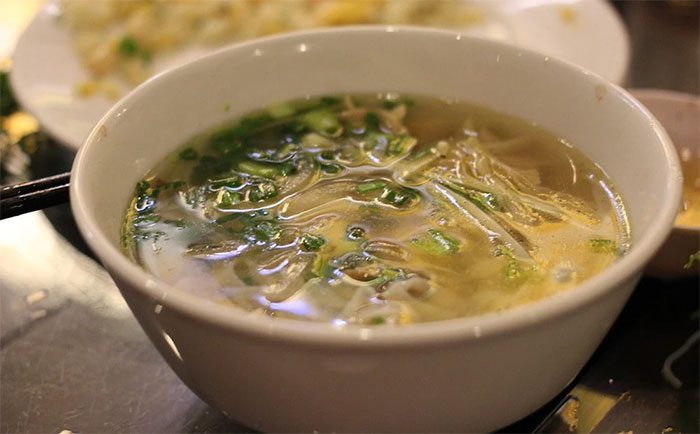 This punishment requires the prisoner to eat two bowls of noodles.