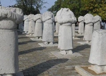 before the vo tac thien co 61 statues have been used why all these statues have no head 110782