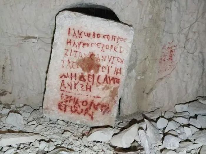 The warning on the stone slab in the tomb.