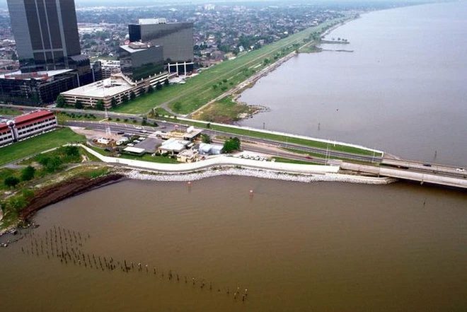 The Pontchartrain Bridge becomes the longest bridge over water (measured by continuous length)