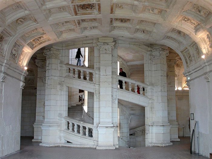 Double spiral staircase