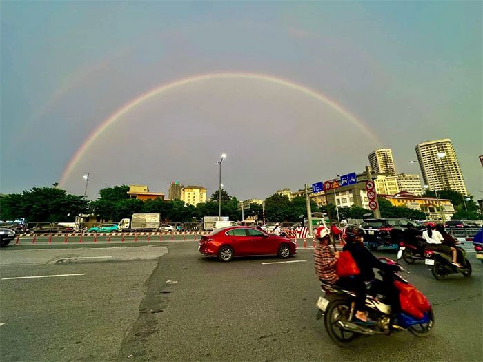 Double rainbow appearing in the sky of Hanoi on the evening of July 22