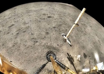 chinese spacecraft discovered mysterious material on the moon surface 135567