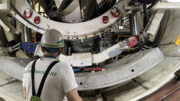 Expert controlling the world's leading modern tunnel boring robot.