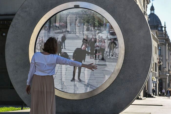 The connection ring with a screen resembles a portal leading to another space