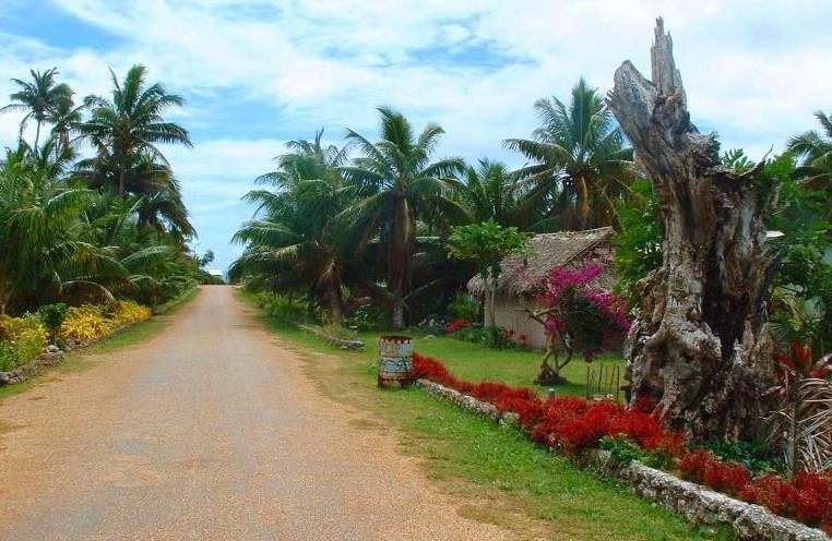 Photo taken in the village of Oneroa on Mangaia Island.