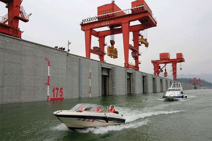 The dam was built with three main purposes: flood control, clean energy production, and improving waterway transportation.