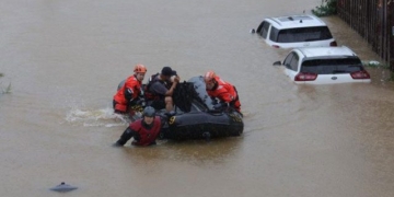 devastating floods in south korea due to heavy rain many flights cancelled subway services disrupted 135606