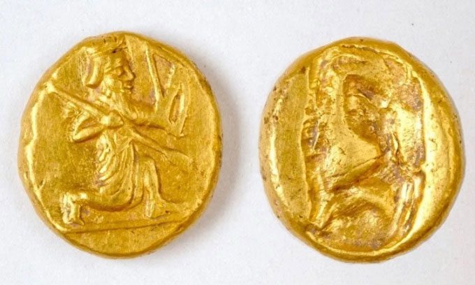 Persian daric coin featuring a kneeling archer.