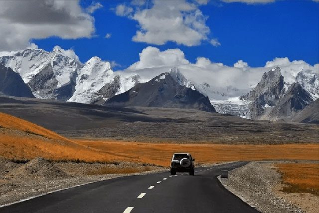 This road connects the Sichuan Basin and the Tibetan Plateau in western China.