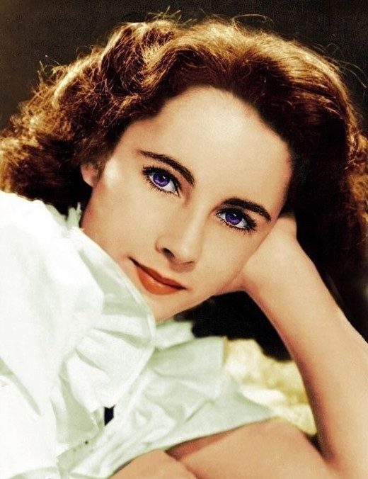 Many believe that the legendary Elizabeth Taylor had purple eyes.