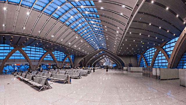 High-speed railway stations are often built on very high platforms, particularly the high-speed stations in China.