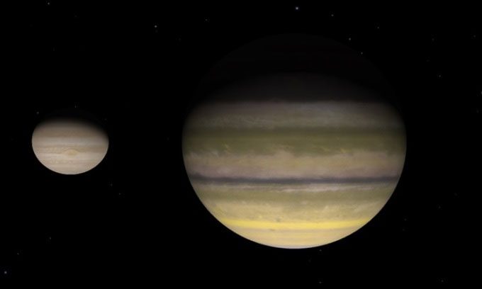 Simulation of the planet GQ Lupib (right) compared to Jupiter (left).