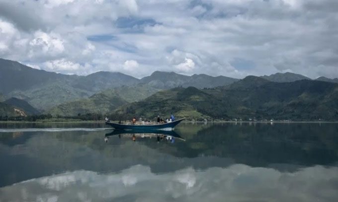 Lake Kivu straddles the border between Rwanda and Congo.