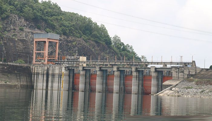 Despite heavy rain, the water level of Hoa Binh Hydropower Reservoir has not changed significantly.