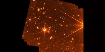 hundreds of thousands of galaxies visible through the james webb space telescope 121648