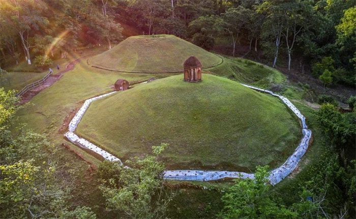 Charaideo Moidam burial mounds and mausoleum in northeastern India