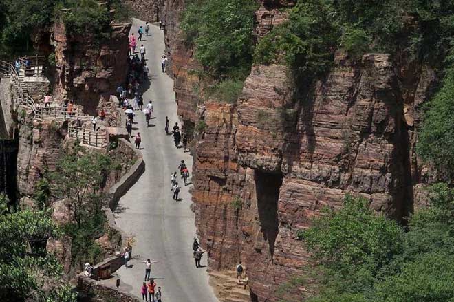 Tourists taking photos on the Guoliang Road.