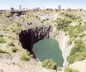 largest artificial lake in the world 2454