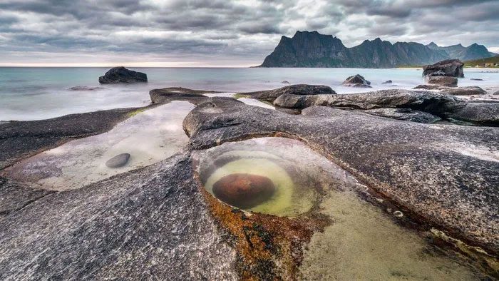 Dragon's Eye has a diameter of about 1.5m.