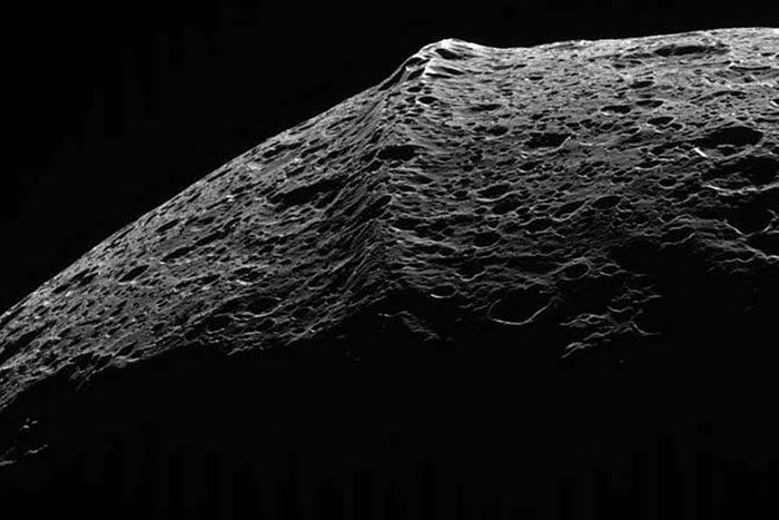 In the equatorial region of Iapetus, there is indeed a "ridge" stretching up to 1,300 km.