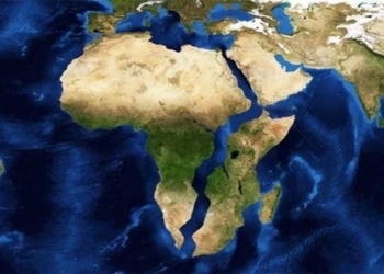 mysterious nutrition giant causes africa tectonic plates to separate below what is it 126293