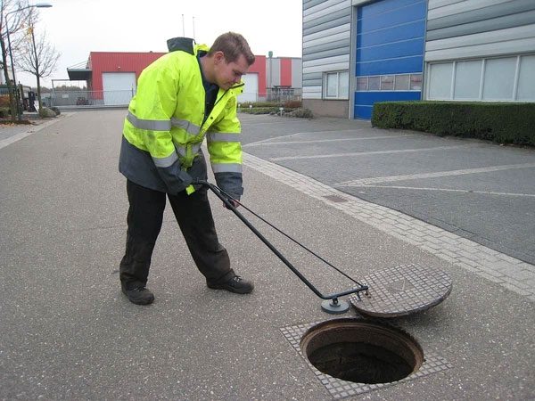 Circular manhole cover