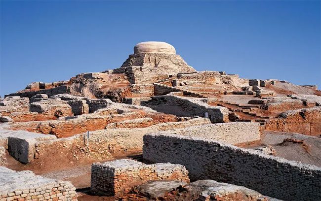 The characteristic of Mohenjo Daro is the uniform architecture in city construction