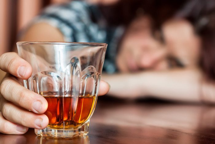 When a victim shows signs of alcohol poisoning, family members should elevate the patient's head and shoulders.