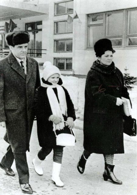 Vladimir Komarov with his wife Valentina and daughter Irina in 1967