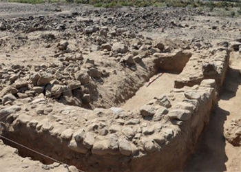 peru discovers two ancient columns 3 800 years old 136149