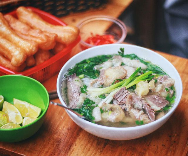 Pho is a familiar dish of the Vietnamese people.