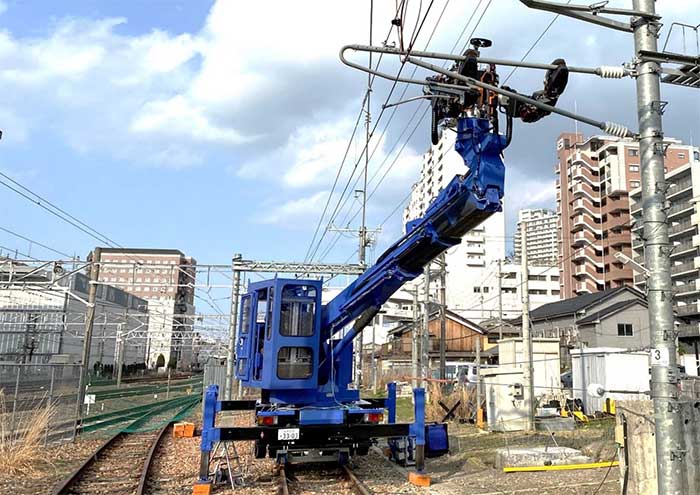 The giant robot of the West Japan Railway Company.