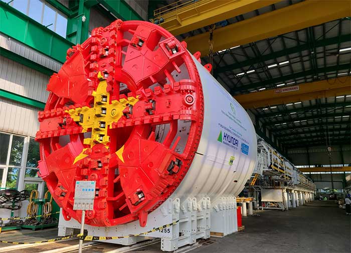 Close-up of the tunnel boring robot