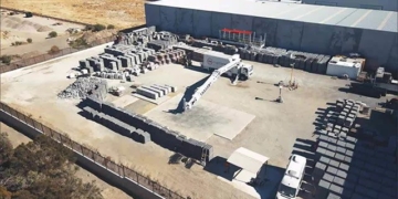 robot truck builds 500 new bricks every hour 135599