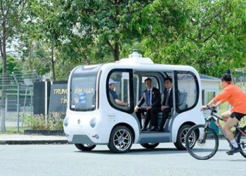 self driving car made in vietnam on public transportation system 135799