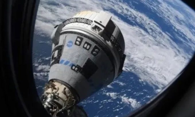 Starliner spacecraft as seen from the ISS.