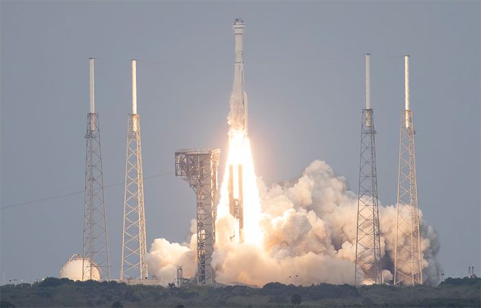 Atlas V rocket carrying the Starliner spacecraft launches from a space station in Florida, USA