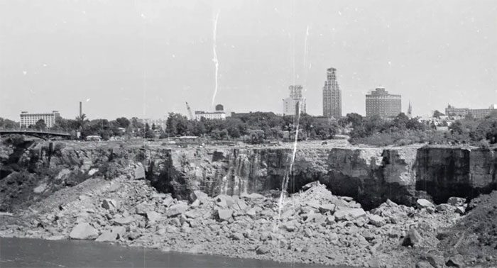 Back in 1848, this waterfall stopped flowing for 40 hours.