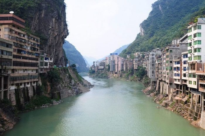 The city is situated on both banks of the Nanxi River