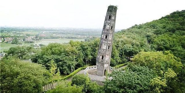 The Huzhou Tower features a unique architecture with a structure consisting of 8 sides.