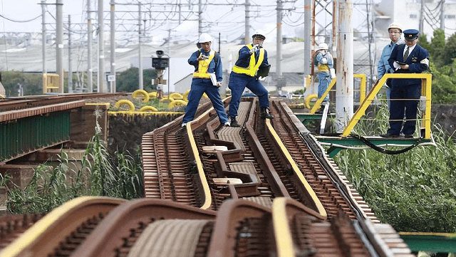 The entire process of changing the track will take over 5 hours.