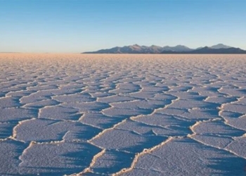 the largest salt lake on earth holds 10 2 million tons of lithium 135978